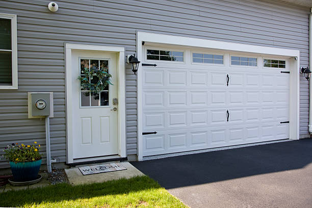24/7 Emergency Garage Door Roller Replacement experts in Cloverdale, CA